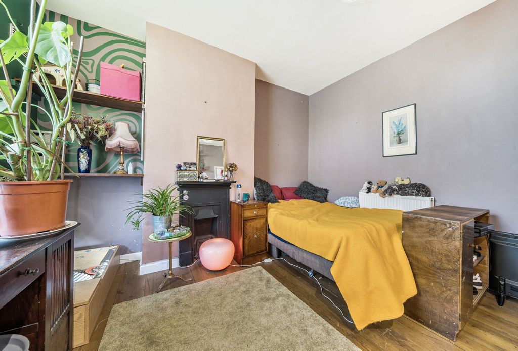 Property photo 3 of 23 1305064-20-6847F7...