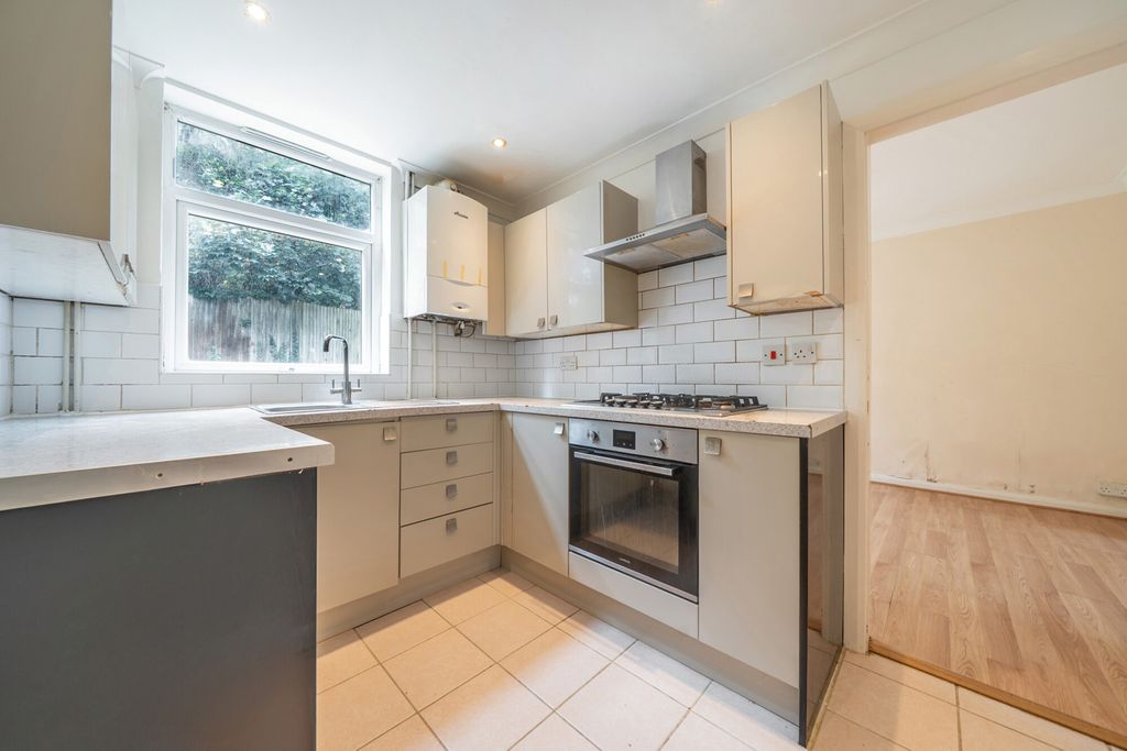 Property photo 3 of 19 1521705-10-6Aa7d9...