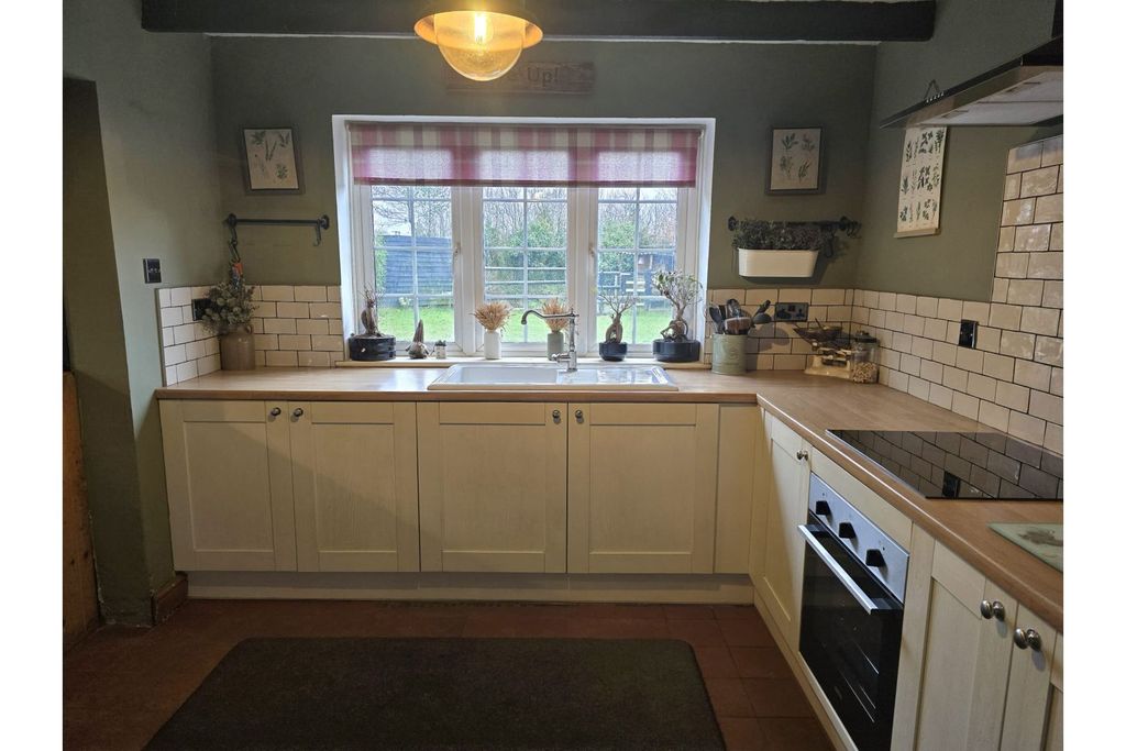 Property photo 2 of 20 Kitchen
