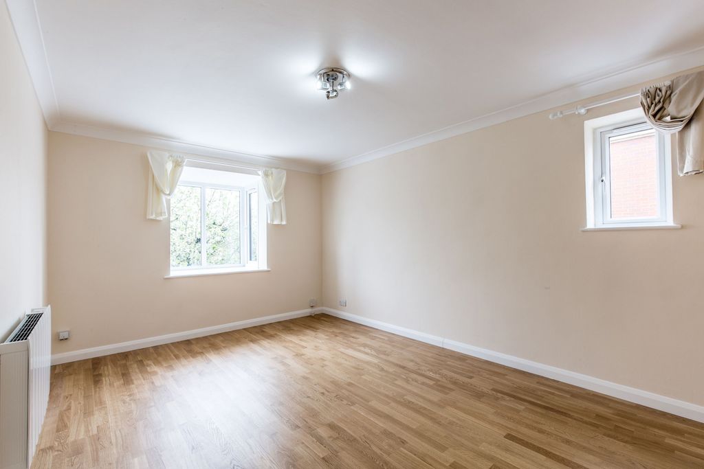 Property photo 2 of 10 Living_Room