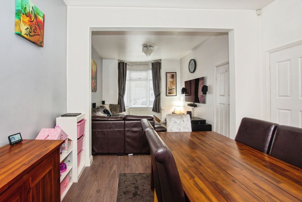 Property photo 2 of 17 Photo