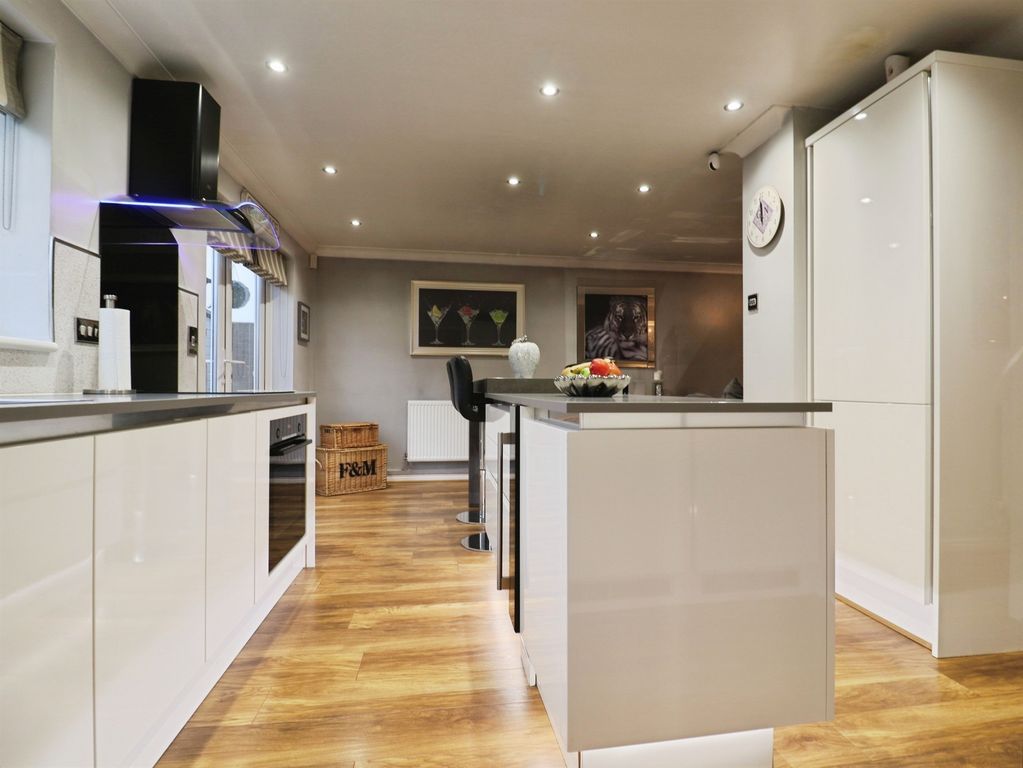 Property photo 2 of 26