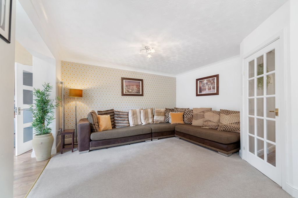 Property photo 3 of 42