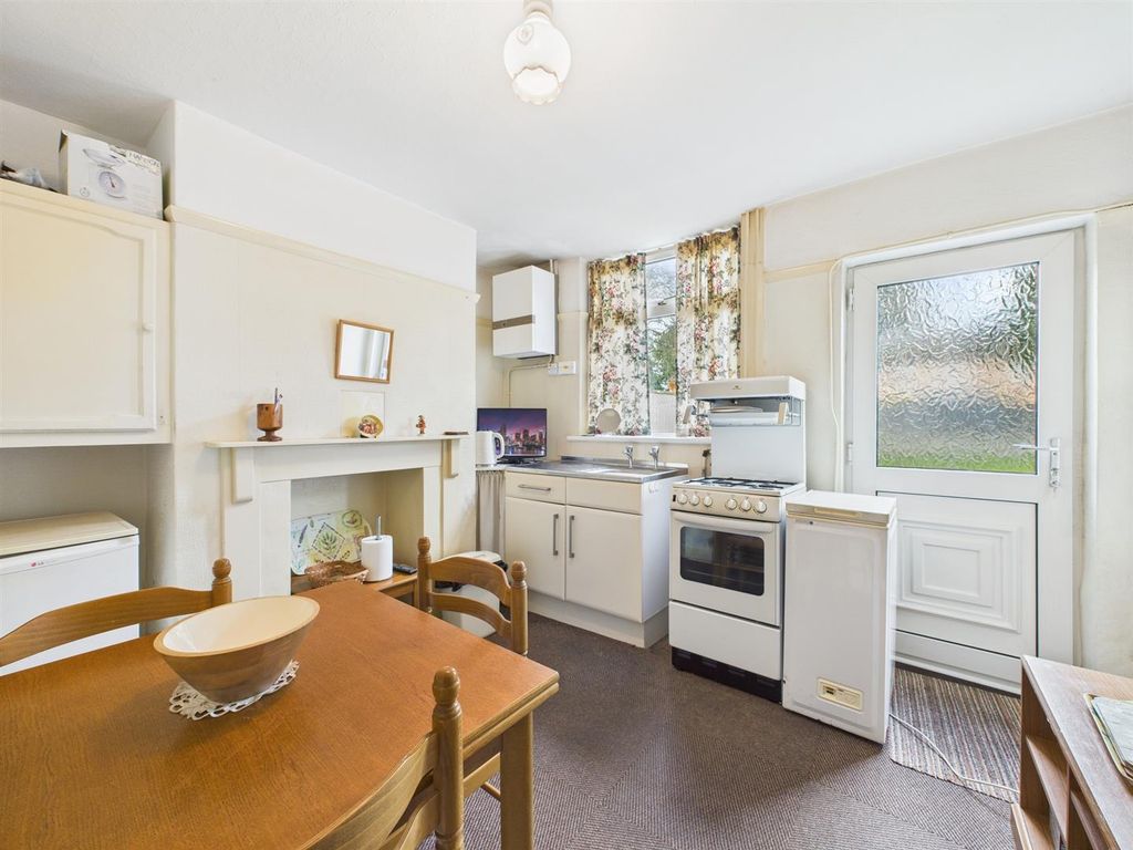 Property photo 2 of 11 Kitchen