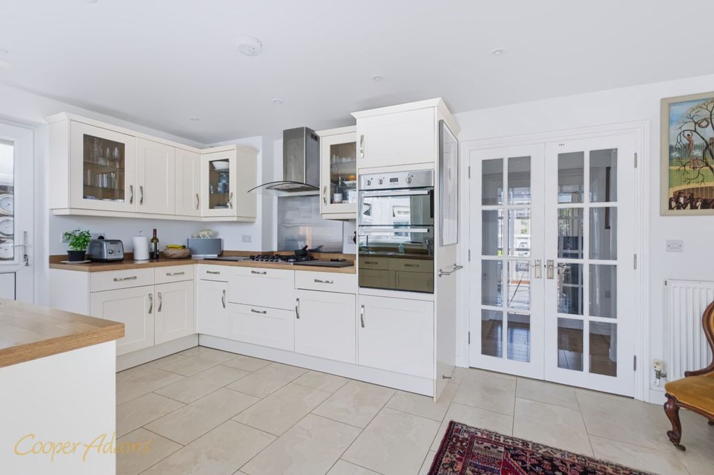 Property photo 2 of 16 Kitchen
