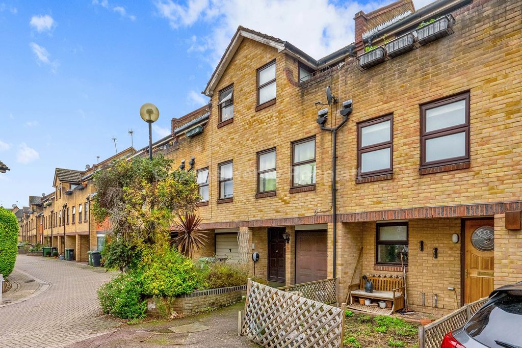 Property photo 1 of 8