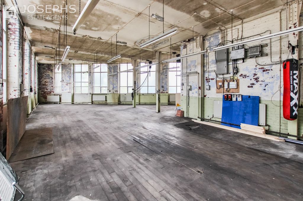 Property photo 3 of 4