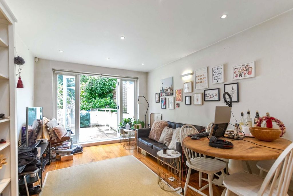 Property photo 3 of 6