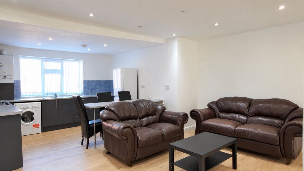 Property photo 1 of 8 Living Area