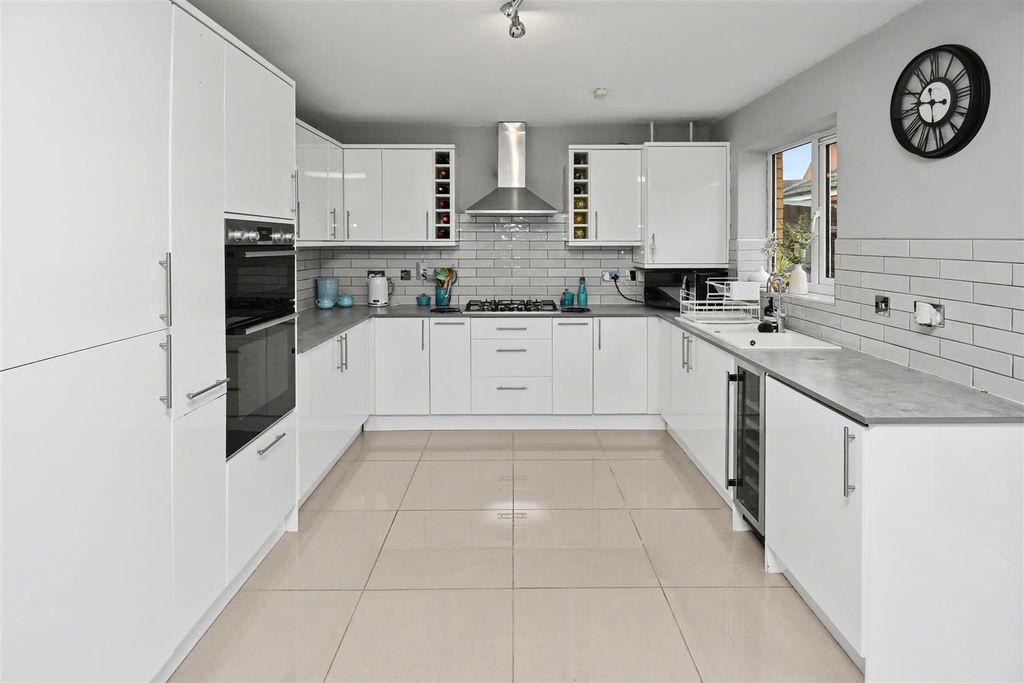 Property photo 2 of 22 Kitchen