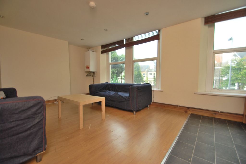 Property photo 3 of 10 Photo 4