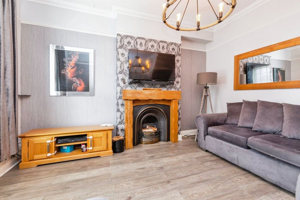 Property photo 2 of 16