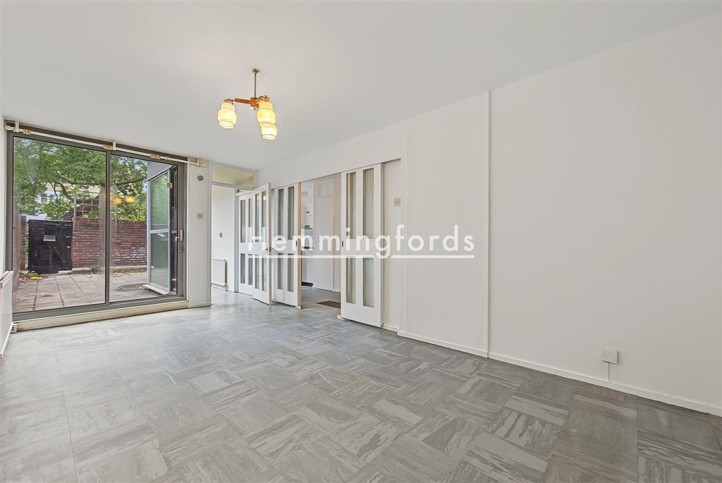 Property photo 1 of 10 Handa Walk N1-9.Jpg