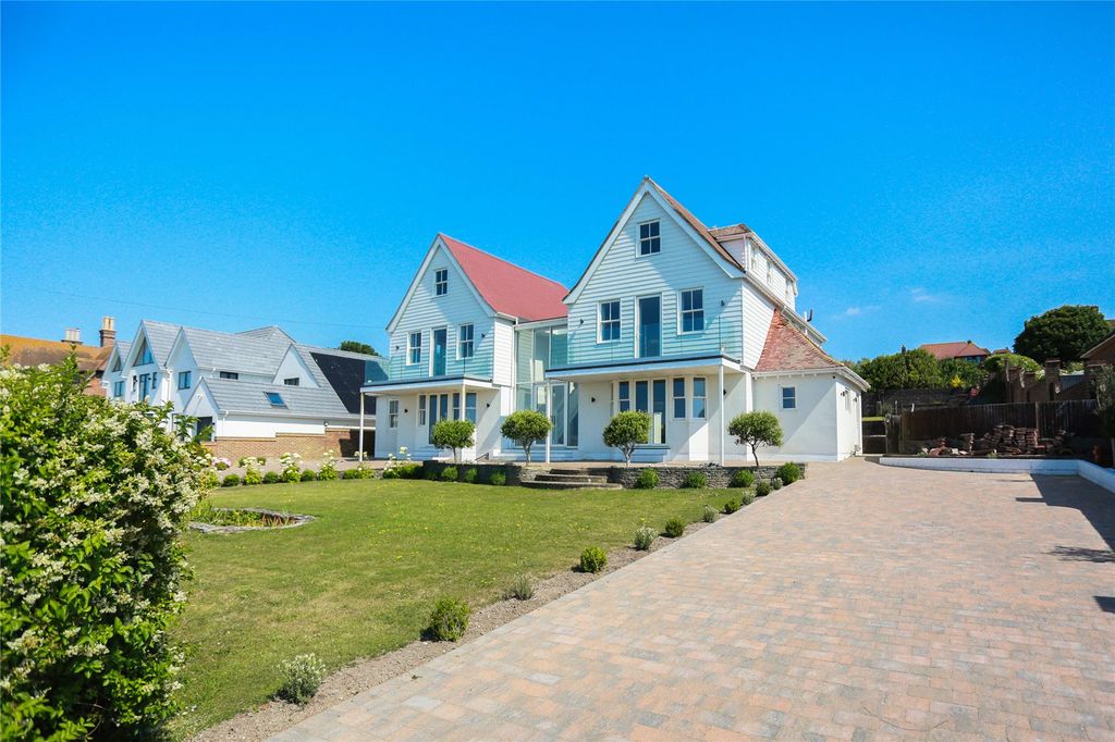 Property photo 1 of 17 8 Roedean Way