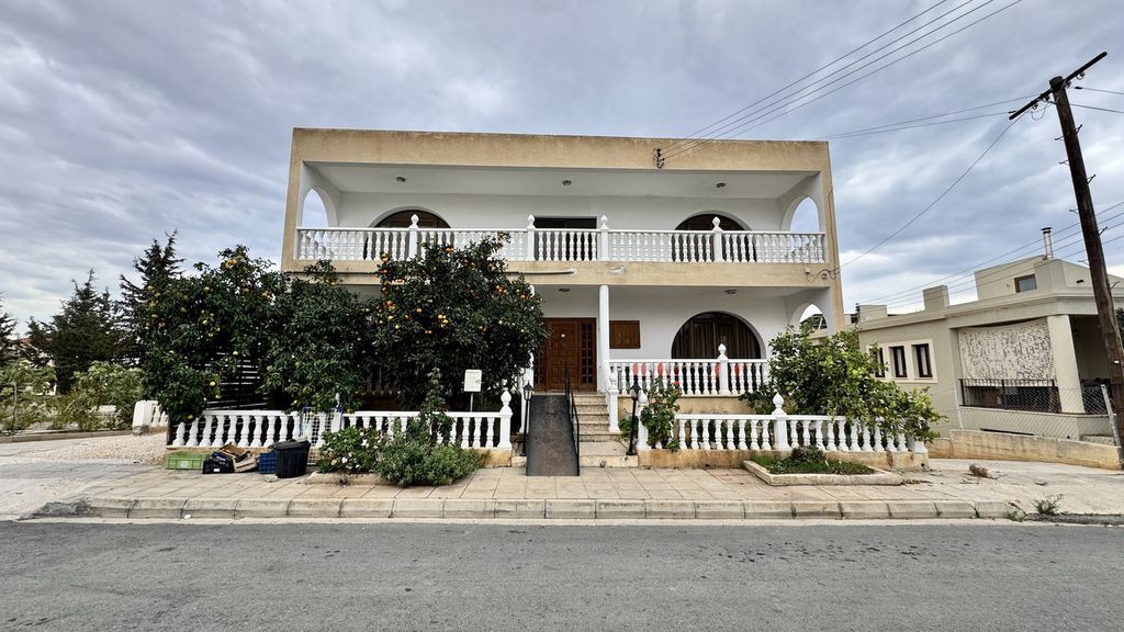 Property photo 1 of 43