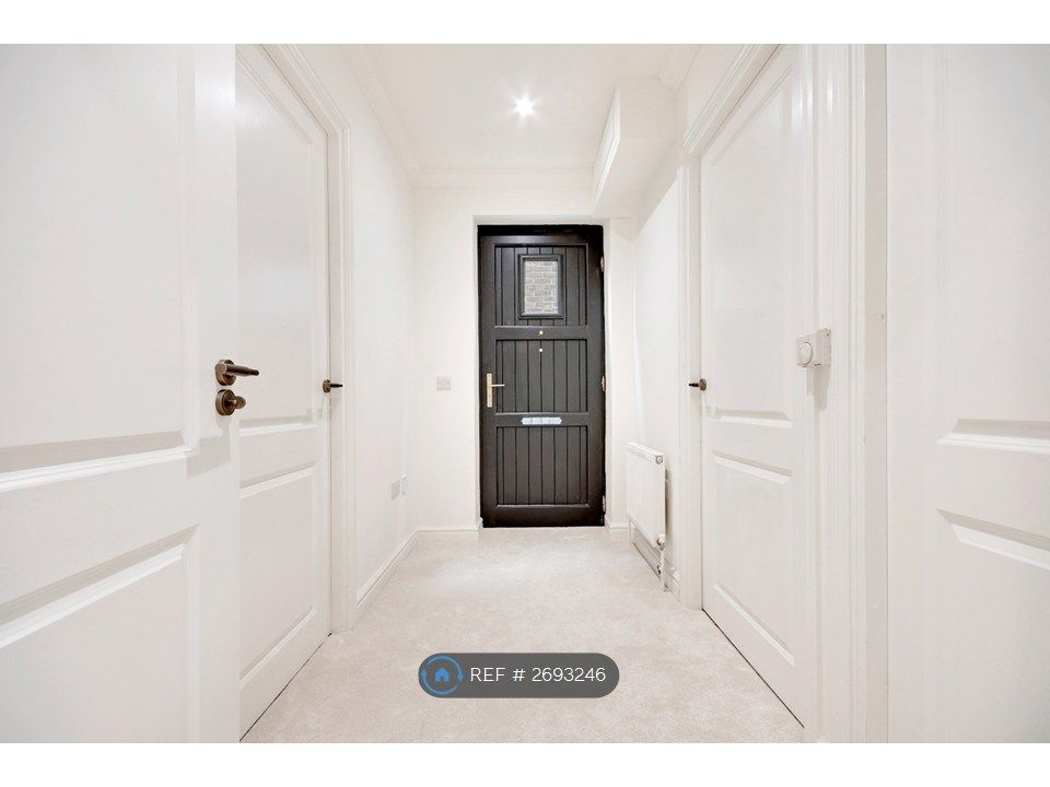 Property photo 2 of 15 Hallway