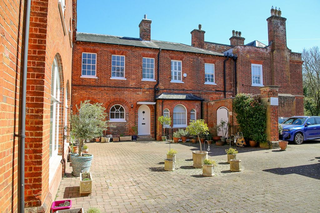 Property photo 2 of 34