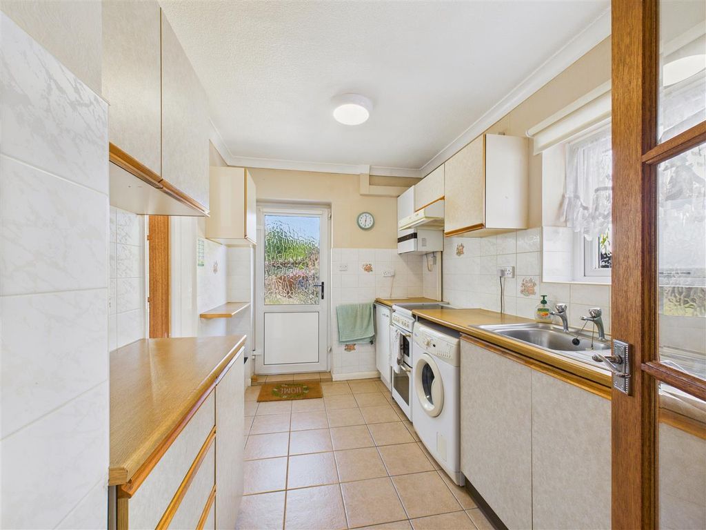 Property photo 3 of 12 Kitchen