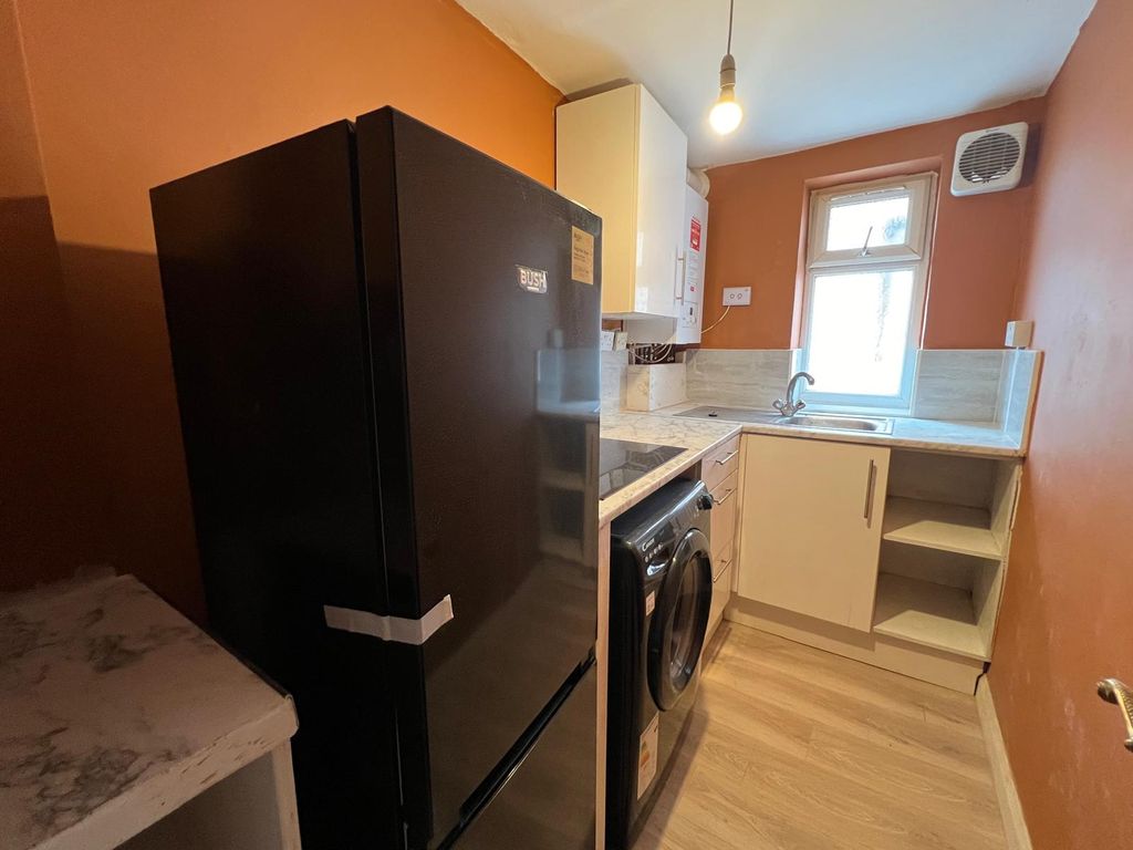 Property photo 3 of 4 378A1Eec-0278-44A6-8E43-0c94303B0d15