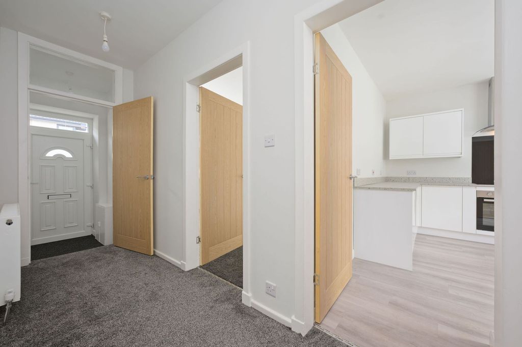 Property photo 2 of 33