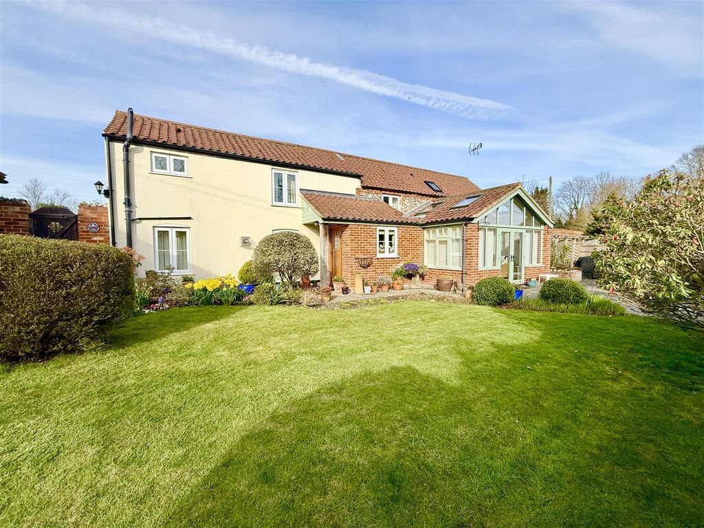 Property photo 1 of 33 Front Aspect