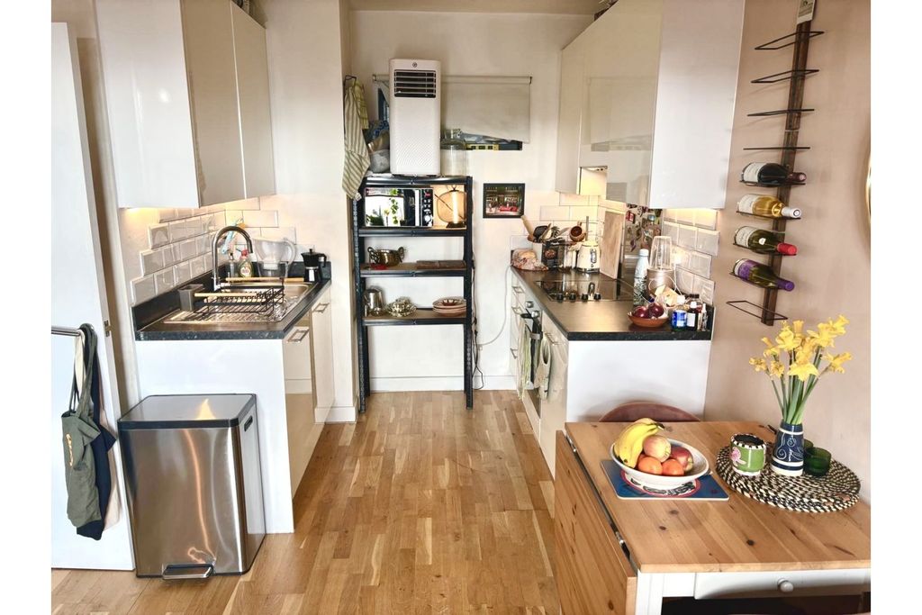 Property photo 1 of 7 Kitchen