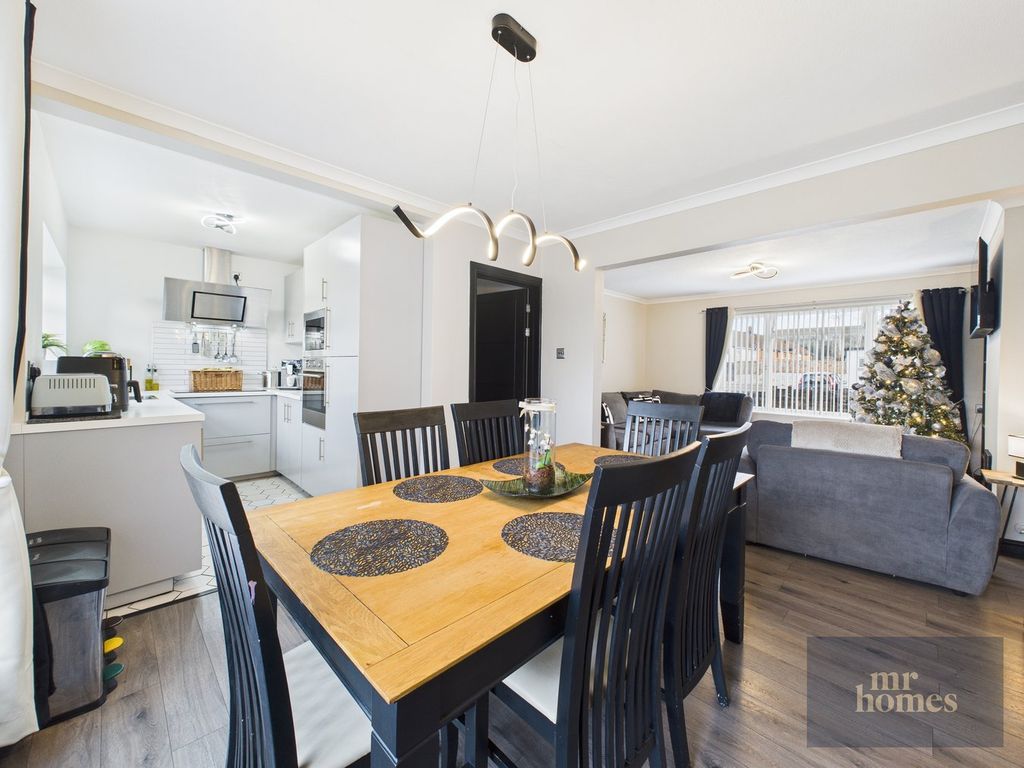 Property photo 2 of 40