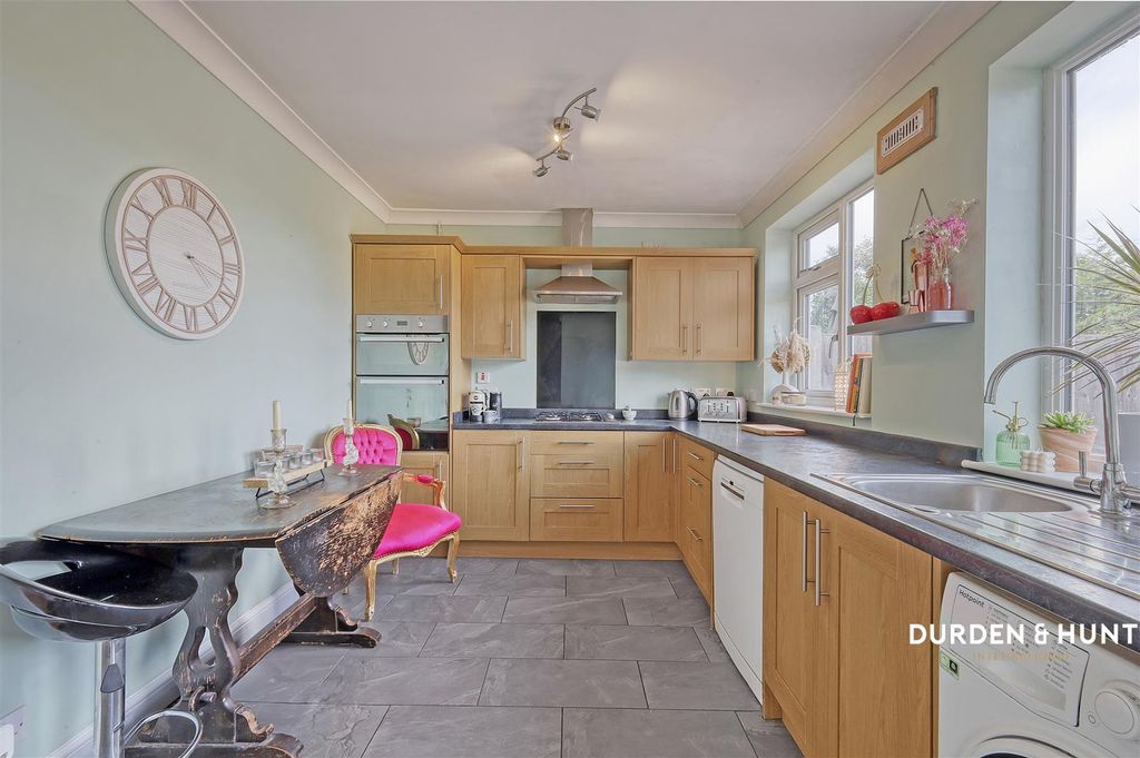Property photo 2 of 18 Fingringhoe Road