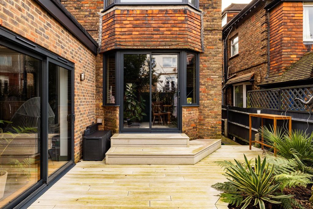 Property photo 3 of 23