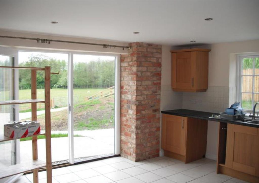 Property photo 3 of 6 Manorkit2.Jpg