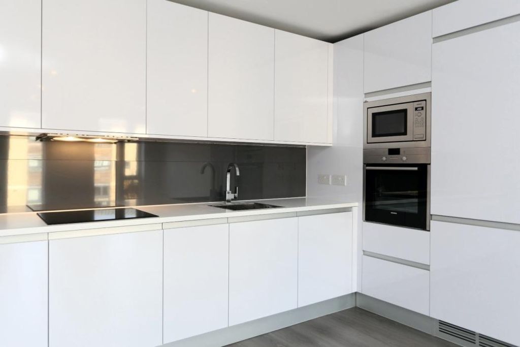 Property photo 2 of 7 Kitchen