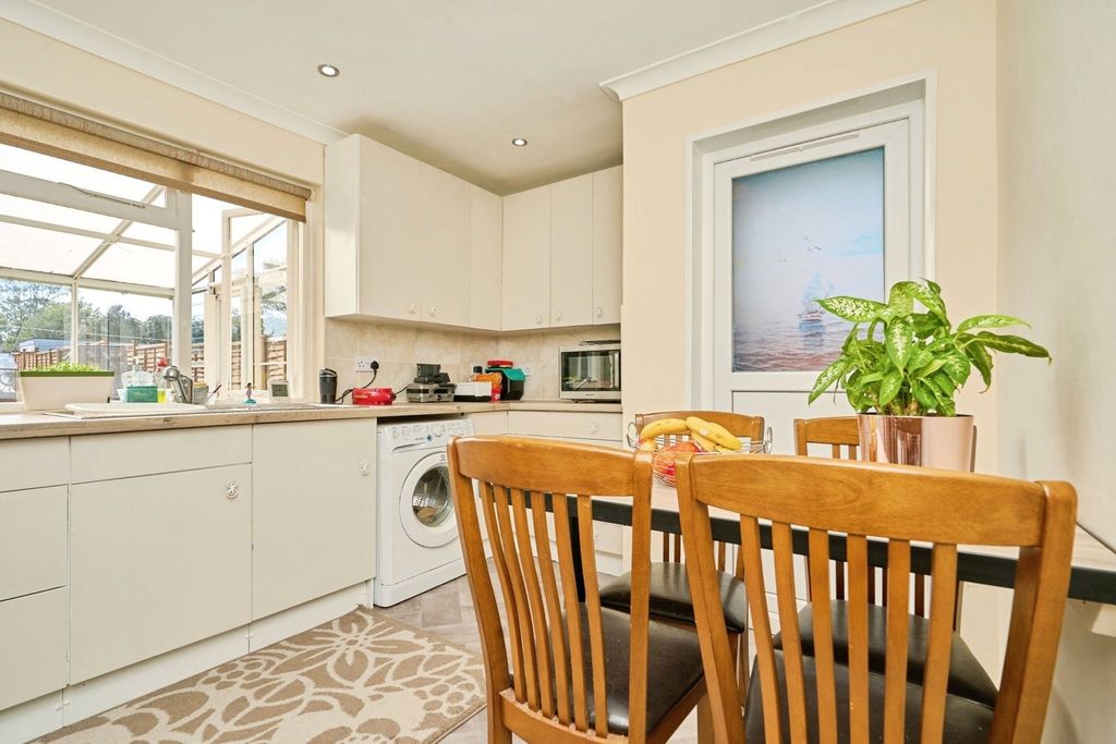 Property photo 3 of 22 Kitchen