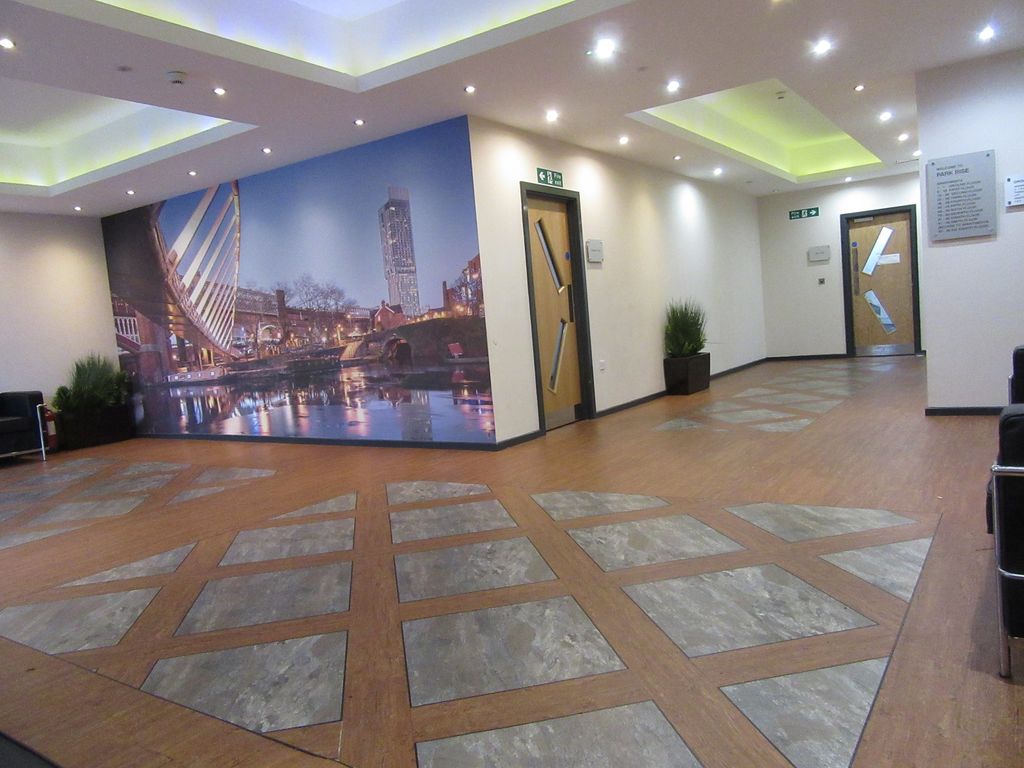 Property photo 2 of 10 Lobby