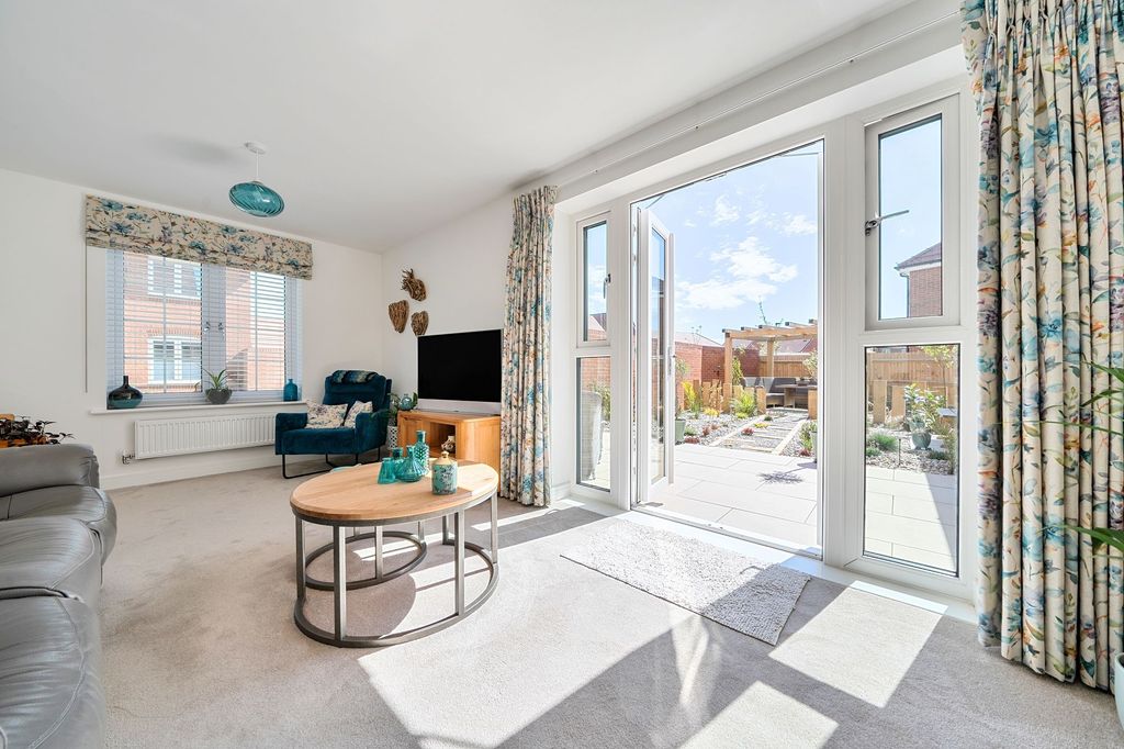 Property photo 3 of 16 Living Room