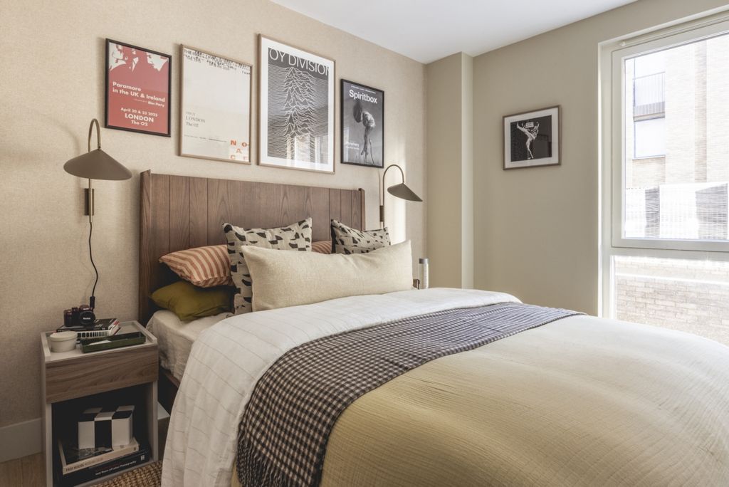 Property photo 2 of 11 2 Bed Show Apt Be...
