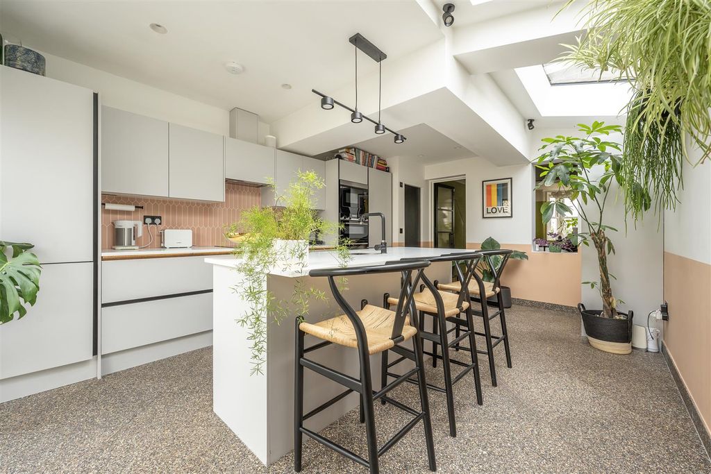 Property photo 3 of 29 Woodlands Road, E17