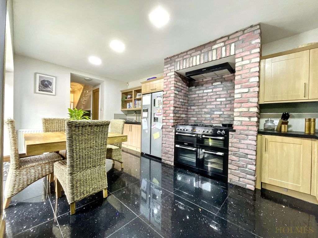 Property photo 2 of 25