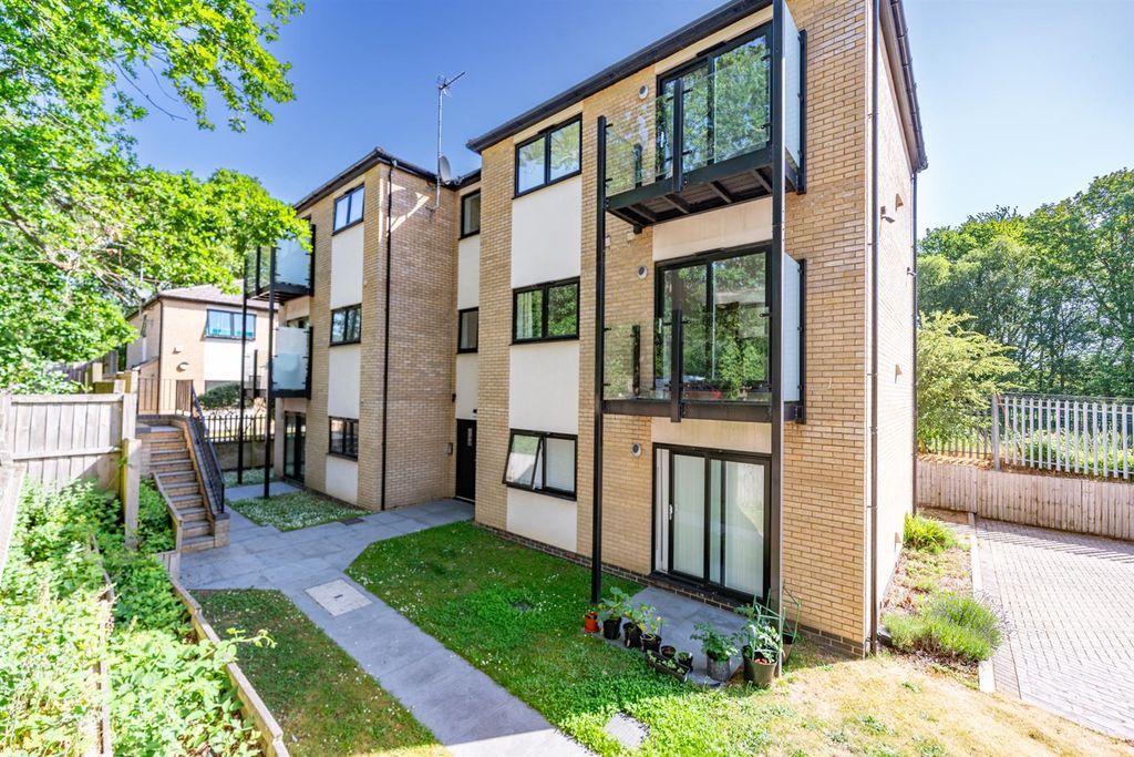 Property photo 1 of 22 Flat-2-The-Birches-07616.Jpg