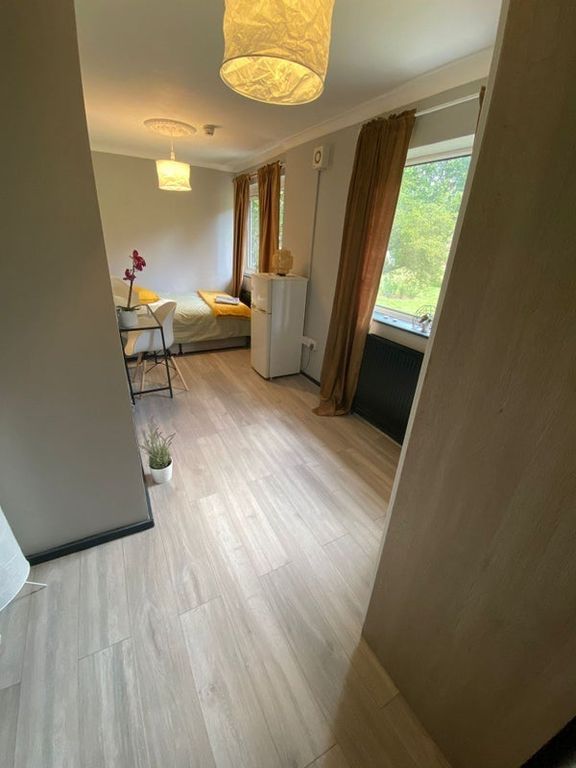 Property photo 1 of 13 Room 3- £1200 Available -01/10/2026