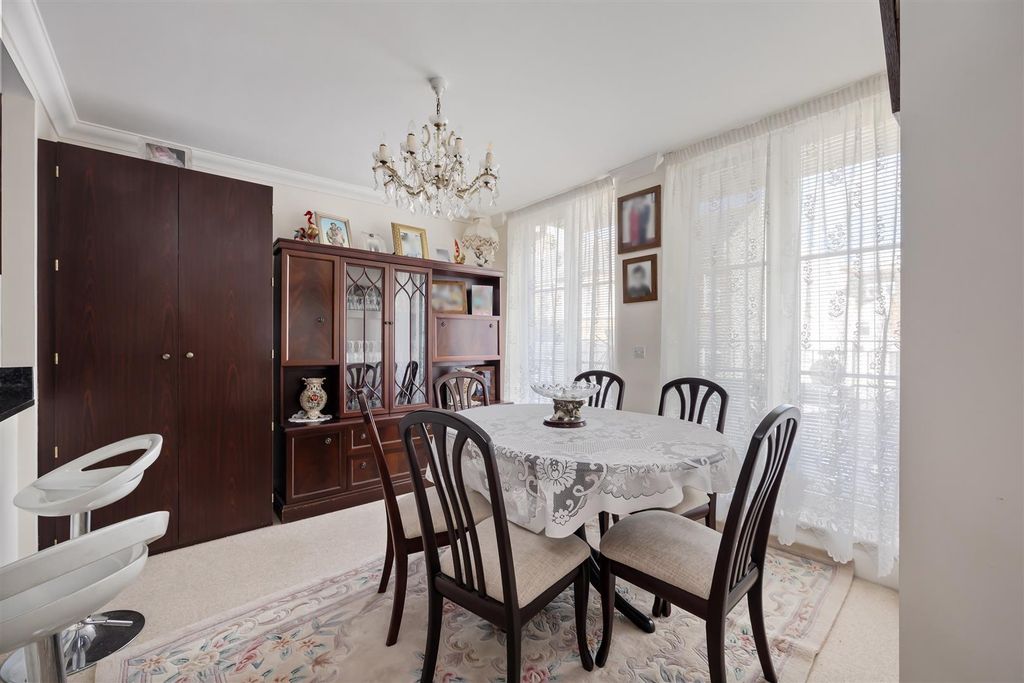Property photo 3 of 22 Steyne Gardens, Warnes 60-014.Jpg