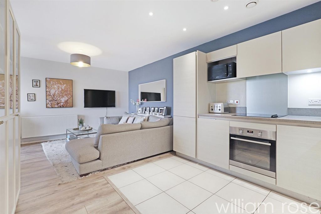 Property photo 2 of 21