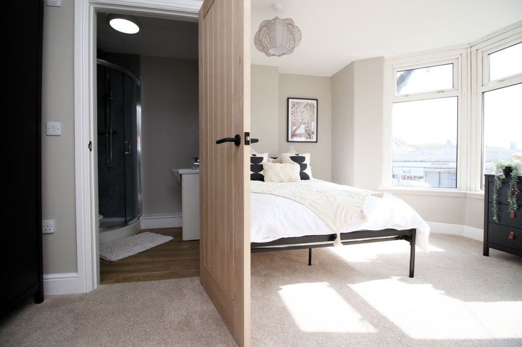 Property photo 2 of 26