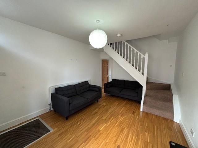 Property photo 2 of 19 Lounge