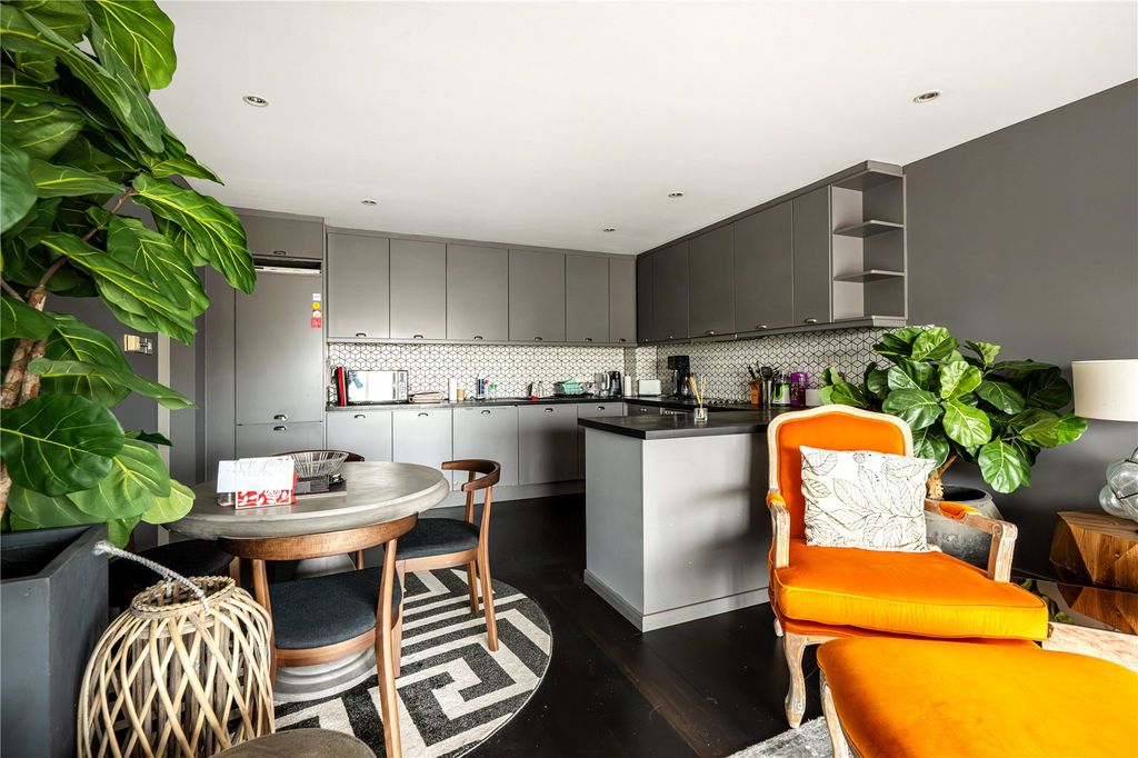 Property photo 3 of 15 Kitchen