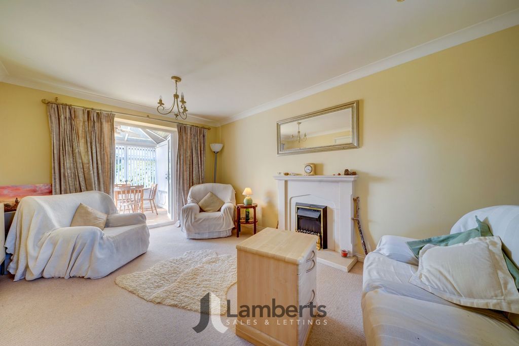 Property photo 2 of 24 Lounge