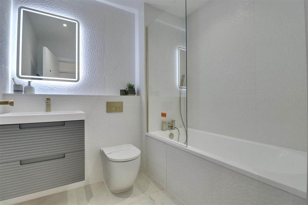 Property photo 3 of 18 E6563Aca-6A7F-4Fc2-888C-E7D9F9505B4E_1_201_A.Jpeg