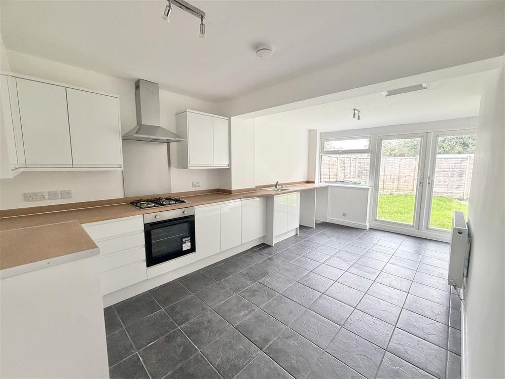 Property photo 2 of 21 Dining Kitchen