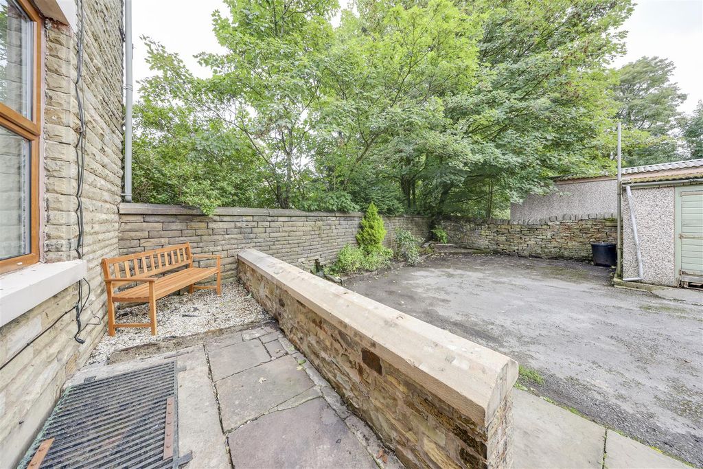 Property photo 2 of 21 Front Forecourt