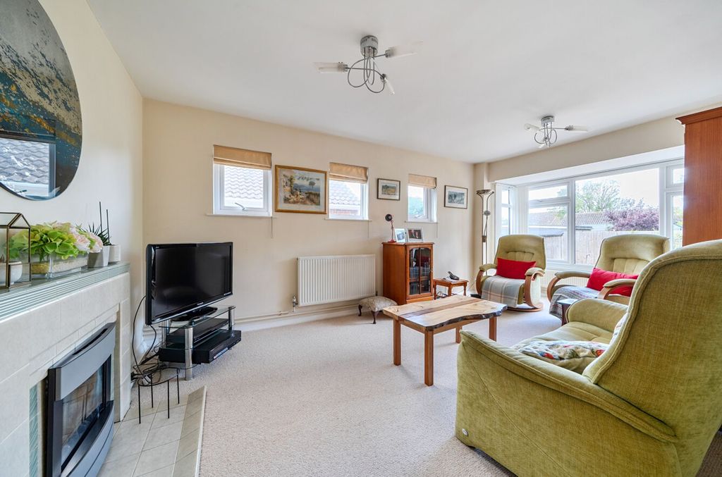 Property photo 2 of 18