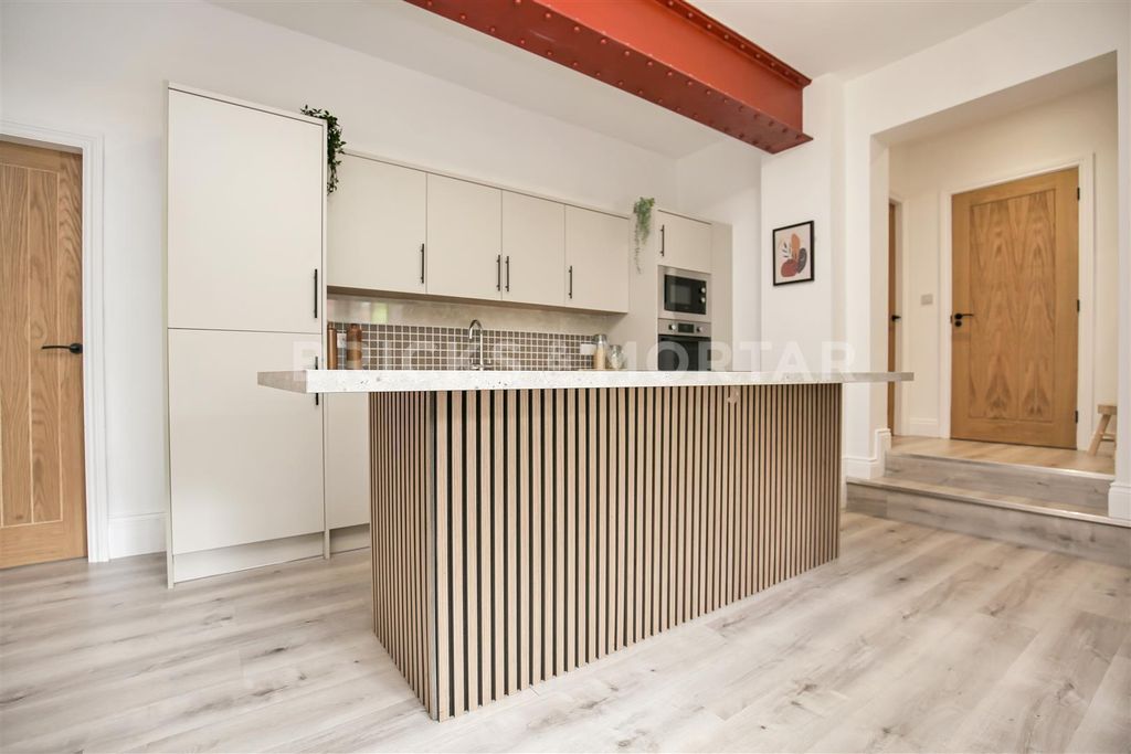 Property photo 3 of 24 3Bp124Hp7Em6P_x-4Do4Iq.Jpg